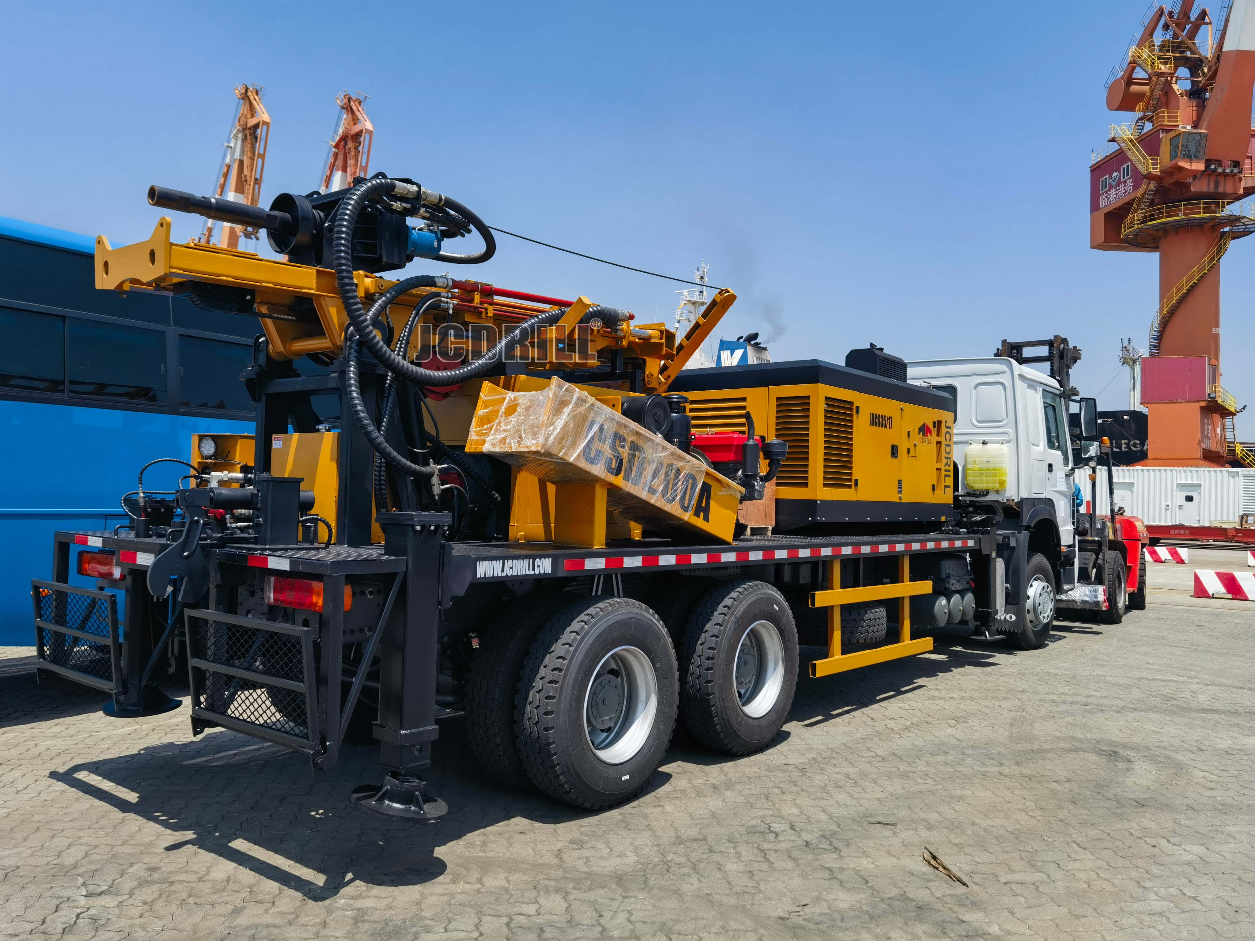 شحن جهاز حفر آبار مياه محمول على شاحنة إلى أمريكا الشمالية عن طريق البحر شحن جهاز حفر آبار مياه محمول على شاحنة إلى أمريكا الشمالية عن طريق البحر