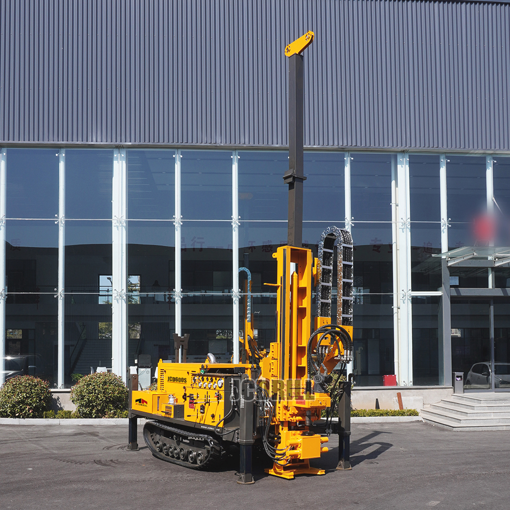 جهاز حفر الآبار الماسية الهيدروليكي الكامل JCD600S المثبت على زاحف لتعدين الآبار الأساسية